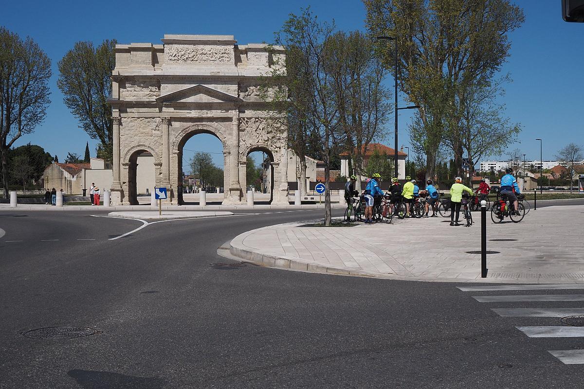 Orange & son Arc de Triomphe.